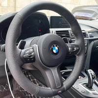 Couvre Volant BMW en cuir à coudre - installé sur véhicule - Becquet Voiture