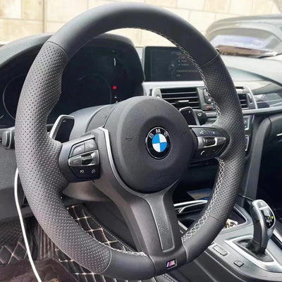 Couvre Volant BMW en cuir à coudre - installé sur véhicule - Becquet Voiture