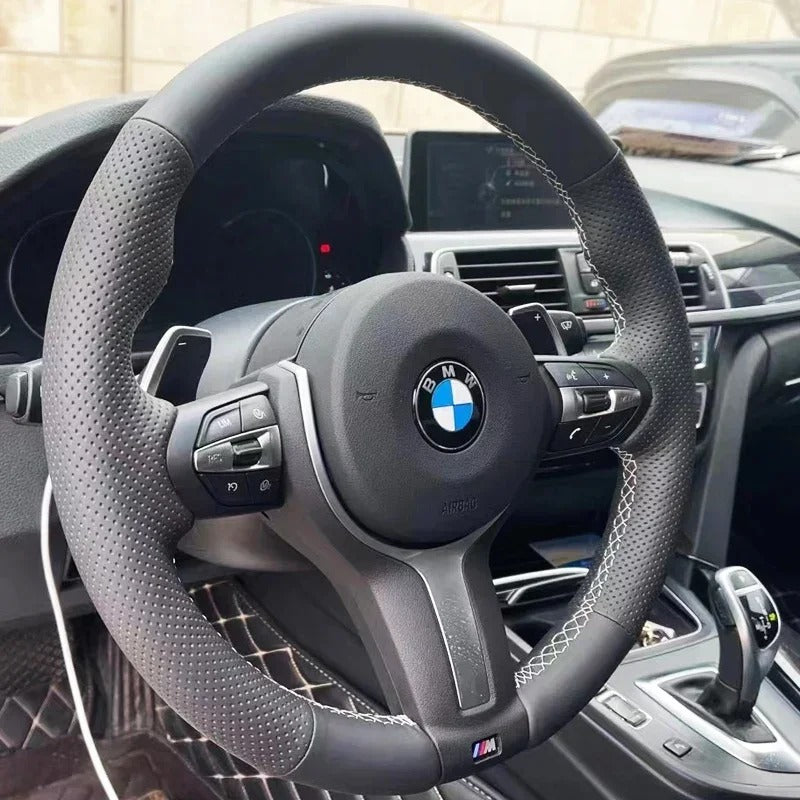 Couvre Volant BMW en cuir à coudre - installé sur véhicule - Becquet Voiture