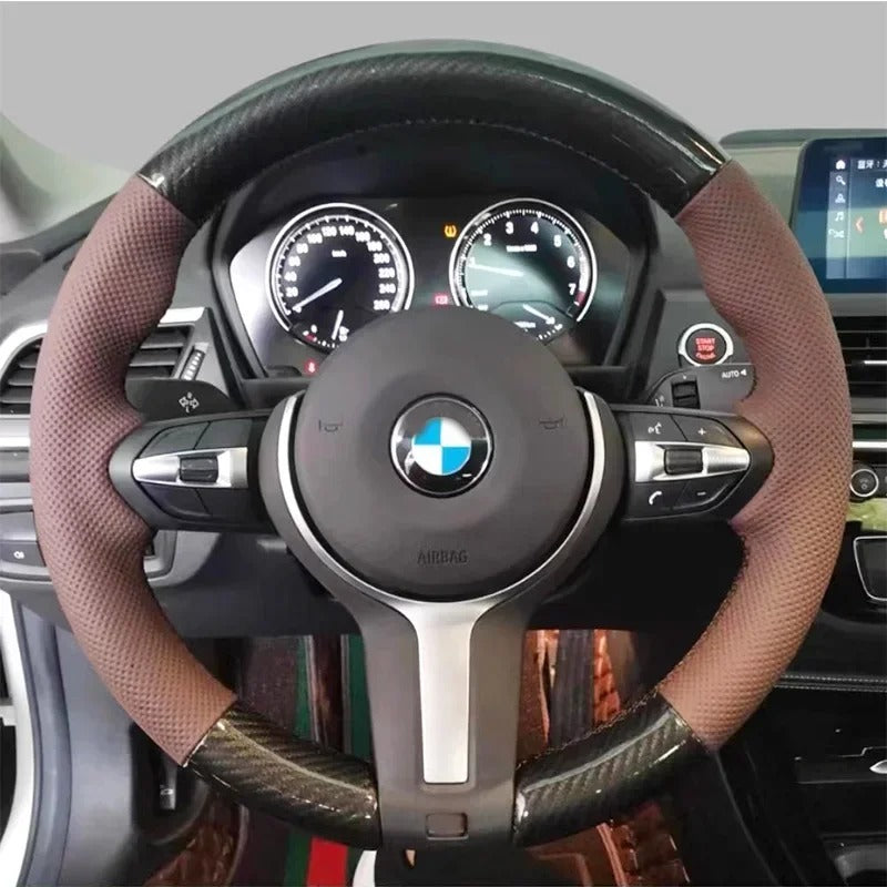 Couvre Volant BMW en cuir à coudre - vue de trois-quarts - Becquet Voiture