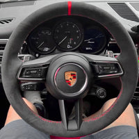 Couvre Volant Porsche 911 992 Taycan Alcantara Cuir Surpiqué - vue de profil - Becquet Voiture