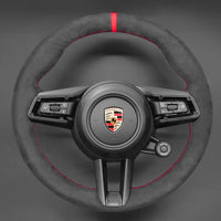 Couvre Volant Porsche 911 992 Taycan Alcantara Cuir Surpiqué - vue de trois-quarts - Becquet Voiture
