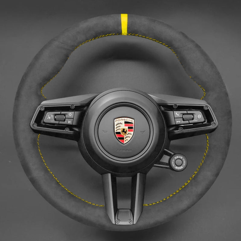 Couvre Volant Porsche 911 992 Taycan Alcantara Cuir Surpiqué - vue rapprochée - Becquet Voiture