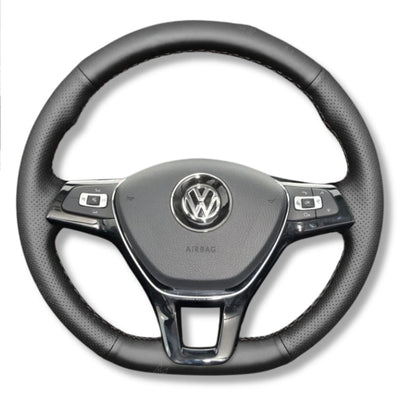 Couvre Volant VW Golf 7 Polo Tiguan Cuir - vue de trois-quarts - Becquet Voiture