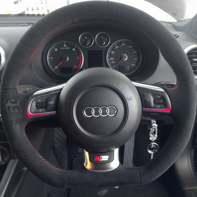https://cdn.shopify.com/s/files/1/0727/0635/9572/files/couvre_volant_alcantara_Audi_TT_mk2_4.jpg?v=1748856697