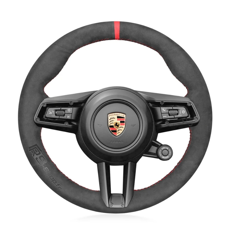 https://cdn.shopify.com/s/files/1/0727/0635/9572/files/couvrevolantmacanpanamerataycan.jpg?v=1691876108