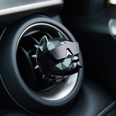 Désodorisant Voiture Clip Bouledogue Grille Aération - vue de face 2 - Becquet Voiture