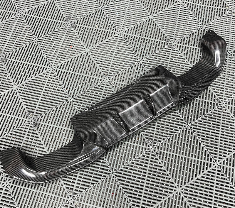 Wet AK Carbon Diffuser BMW M2 F87 - studio packshot - Becquet Voiture