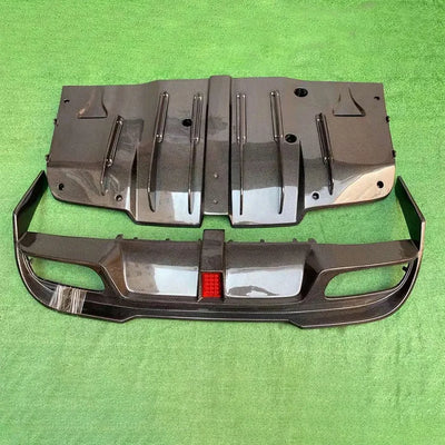 Diffuseur Arrière Carbone Mercedes Classe C W205 C63 - détail du montage - Becquet Voiture