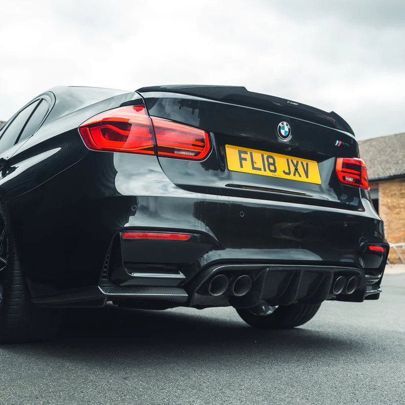 Diffuseur Arrière Fibre Carbone BMW M3 M4 F80 F82 - vue de trois-quarts - Becquet Voiture