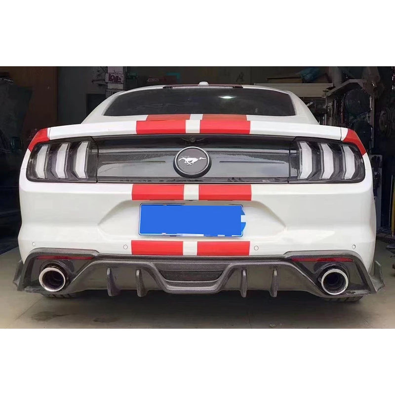 Diffuseur Arrière Fibre de Carbone Ford Mustang 2017-2023 - vue de trois-quarts - Becquet Voiture