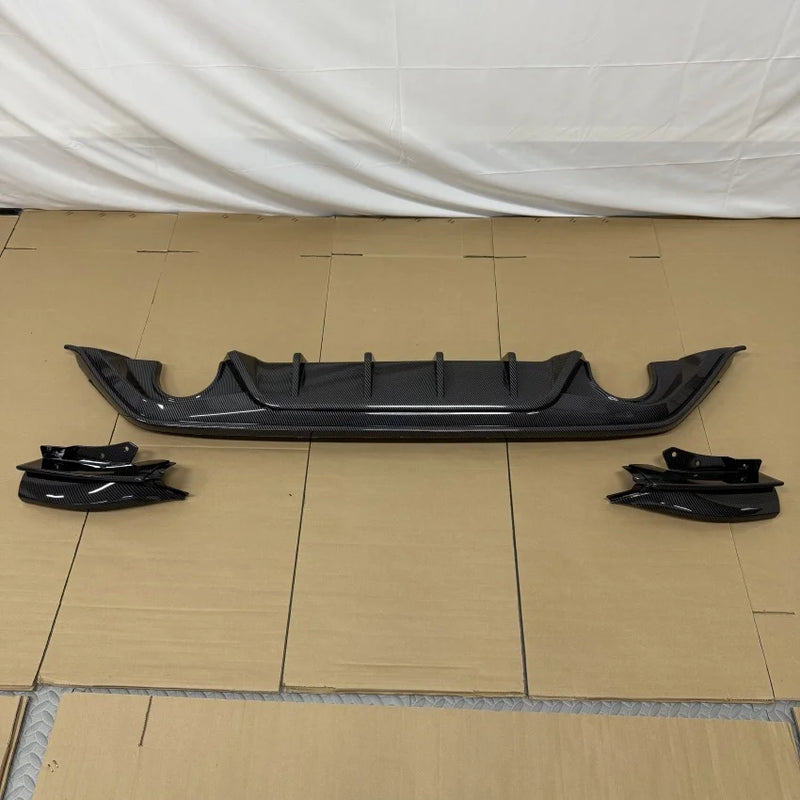 Diffuseur Arrière Ford Focus ST MK4 Hatchback 2018-2022 - vue rapprochée - Becquet Voiture