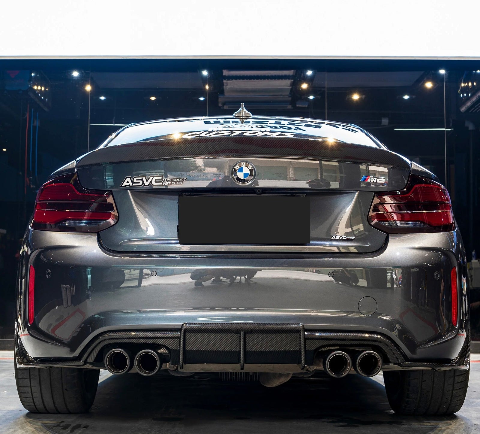 Diffuseur Arrière KB Carbone Sèche BMW M2 F87 - vue de face - Becquet Voiture