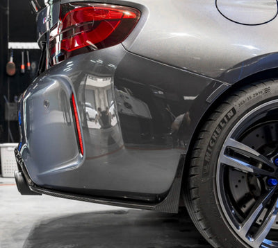Diffuseur Arrière KB Carbone Sèche BMW M2 F87 - vue de trois-quarts - Becquet Voiture