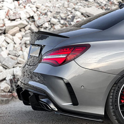 Diffuseur arrière Mercedes CLA 45 C117 noir brillant - vue de trois-quarts - Becquet Voiture