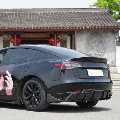 Diffuseur Becquet Pare-Chocs Arrière Tesla Model 3 2017-2023 - vue de trois-quarts - Becquet Voiture