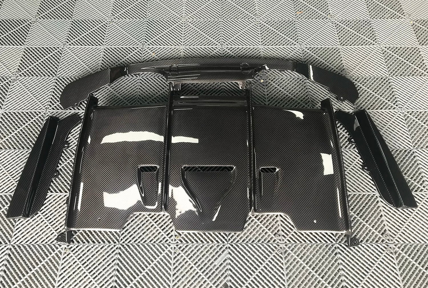 Diffuseur PSM Carbone BMW F80 F82 F83 - vue de face - Becquet Voiture