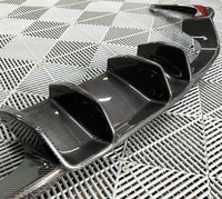Diffuseur V-Style Carbone Noir BMW M2 F87 - installé sur véhicule - Becquet Voiture
