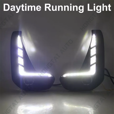 DRL LED Toyota Hilux Revo Clignotants Blancs Jaunes - vue de trois-quarts - Becquet Voiture