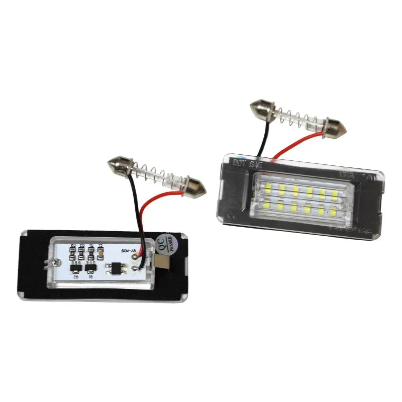 Éclairage de Plaque LED Mini Cooper R50-R59 Sans Erreur - vue de trois-quarts - Becquet Voiture