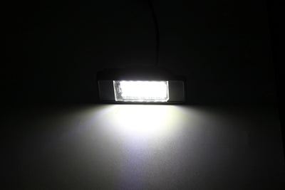 Éclairage de Plaque LED Nissan Qashqai X-Trail Juke - packshot studio - Becquet Voiture