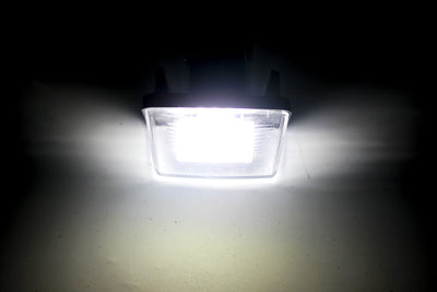 Éclairage de Plaque LED Peugeot 206 207 Citroën C3 C4 - packshot studio - Becquet Voiture
