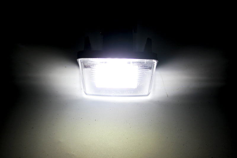 Éclairage de Plaque LED Peugeot 206 207 Citroën C3 C4 - packshot studio - Becquet Voiture