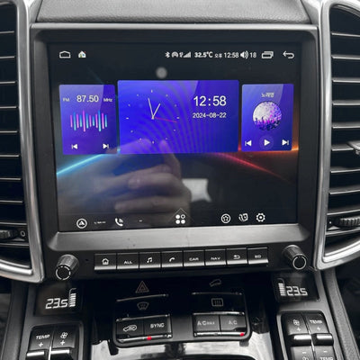 Ecran Carplay Porsche Cayenne 2 2010-2017 - vue de trois-quarts - Becquet Voiture