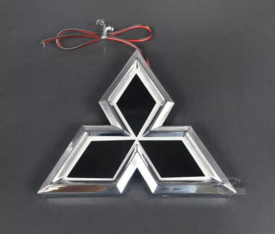 Emblème Arrière LED Mitsubishi — Logo Lumineux Rouge Bleu Blanc - vue arrière - Becquet Voiture