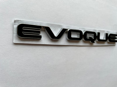 Emblème Arrière Range Rover Evoque Noir Chrome 160mm - vue de profil - Becquet Voiture