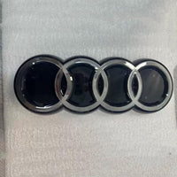 Beleuchtetes Audi A3 LED-Emblem Kühlergrill 2003–2024 Schwarz Silber - Vorderansicht - Becquet Voiture
