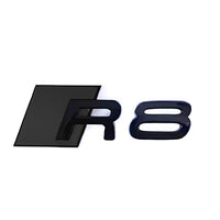 Emblème Badge Audi R8 Arrière Noir Chrome - vue de trois-quarts - Becquet Voiture