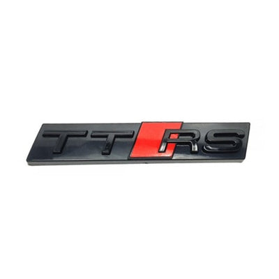 Emblème Badge Audi RS3 RS4 RS5 RS6 RS7 RSQ3 RSQ8 TTRS - vue de trois-quarts 4 - Becquet Voiture