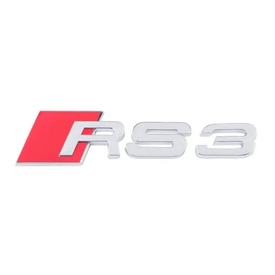 Emblème Badge Audi RS3 RS4 RS5 RS6 RS7 RSQ3 RSQ8 TTRS - vue de trois-quarts - Becquet Voiture