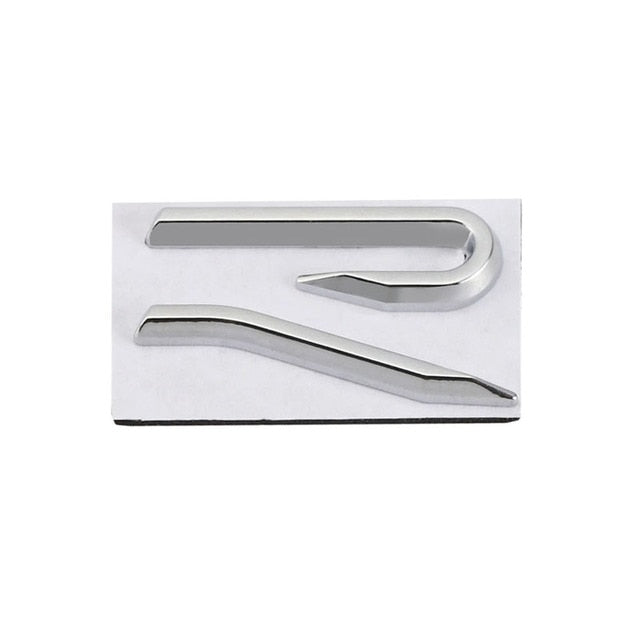 Emblème Badge R Golf 8 Nouvelle Génération - vue rapprochée - Becquet Voiture