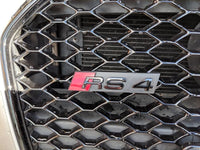 Emblème calandre Audi RS4 noir brillant - vue de profil - Becquet Voiture