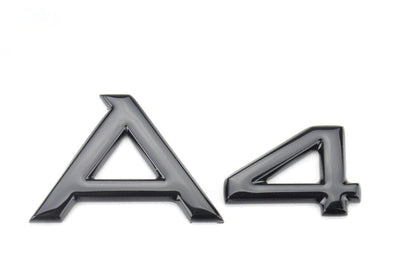 Emblème coffre Audi A4 noir brillant - vue de profil - Becquet Voiture