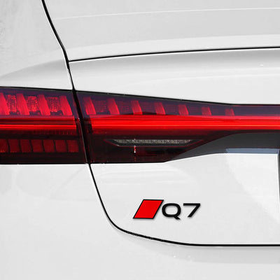 Emblème coffre Audi Q7 noir brillant - installé sur véhicule - Becquet Voiture