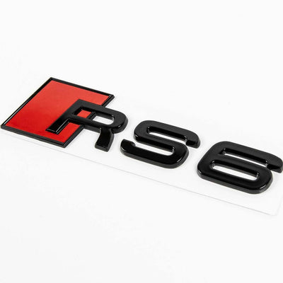 Emblème coffre Audi RS6 noir brillant - vue de profil - Becquet Voiture