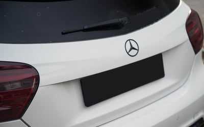 Emblème coffre Mercedes étoile noir - en situation - Becquet Voiture
