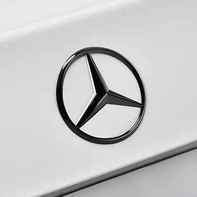 Emblème coffre Mercedes étoile noir - vue de profil - Becquet Voiture