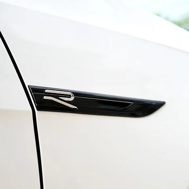VW Golf 8 R Side Emblem Black Chrome All Black - fitted on vehicle - Becquet Voiture
