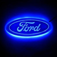 Emblème de calandre Ford Focus Lumineux - vue de trois-quarts - Becquet Voiture