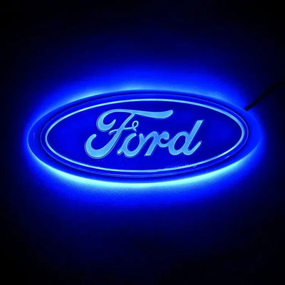 Emblème de calandre Ford Focus Lumineux - vue de trois-quarts - Becquet Voiture