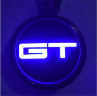 Emblème de calandre Ford Mustang GT Lumineux - vue de trois-quarts - Becquet Voiture