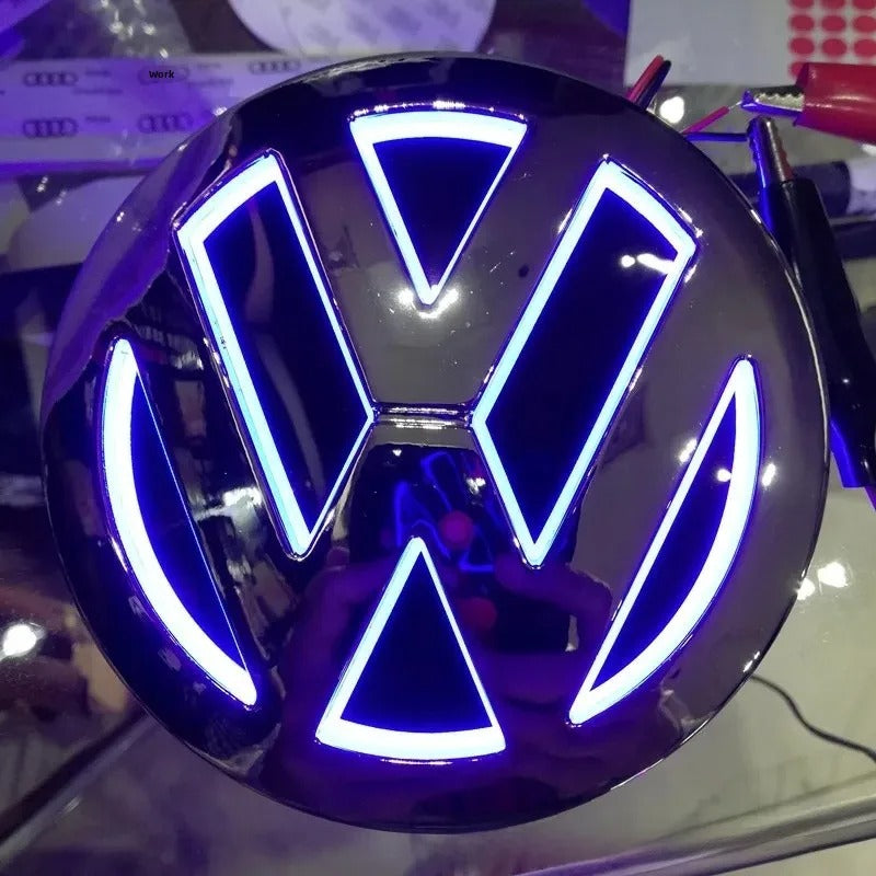 Emblème de calandre Volkswagen Lumineux - vue de face - Becquet Voiture