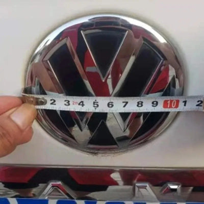 Emblème de calandre Volkswagen Lumineux - vue de trois-quarts - Becquet Voiture