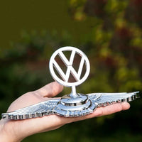 Emblème de Capot Chromé Volkswagen Golf Polo Passat - packshot studio - Becquet Voiture