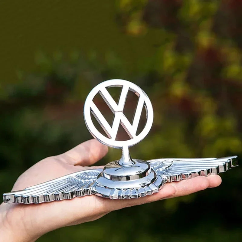 Emblème de Capot Chromé Volkswagen Golf Polo Passat - packshot studio - Becquet Voiture