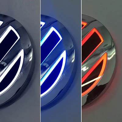 Emblème LED VW 11x11 cm lumineux Blanc Rouge Bleu 12V - installé sur véhicule - Becquet Voiture